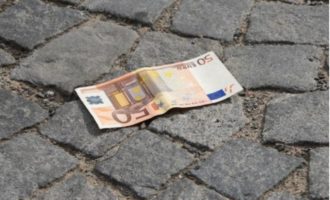 Можно ли подбирать деньги на улице - бумажные, металлические, деревянные